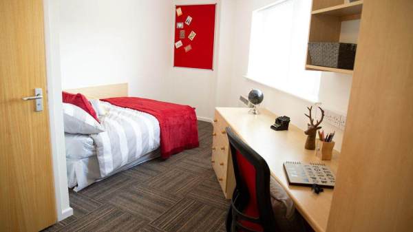 The Ultimate Guide to Finding Last-Minute Student Accommodation near Stalford Academy