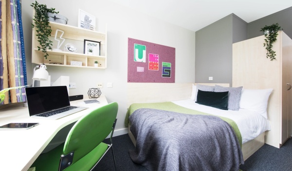 Simplify Your Student Housing Search: Group Booking Options near University of Lincoln