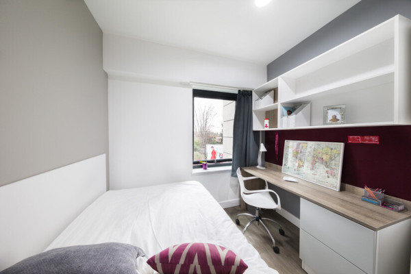 Enhancing Student Life at University of Aberdeen: Student Housing with Exciting Weekend Social Events