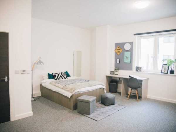 Finding the Perfect Luxury Studio Apartments for Students in Newport