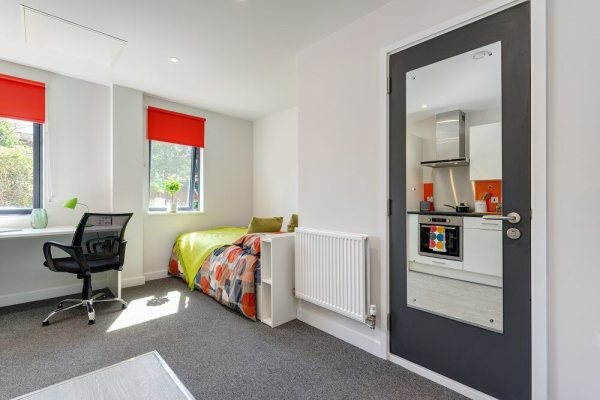 Creating a Calm Oasis: Soundproof Rooms for Student Housing in Coventry