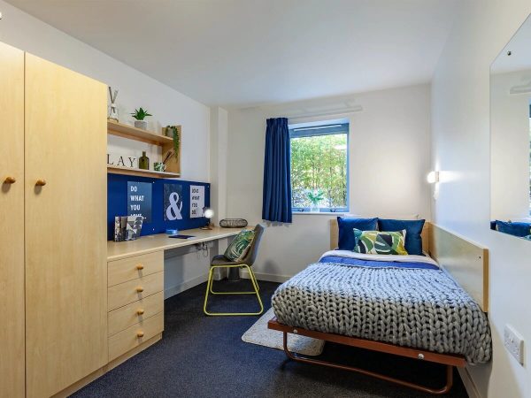 Finding the Best Rated Student Apartments near Victoria English School