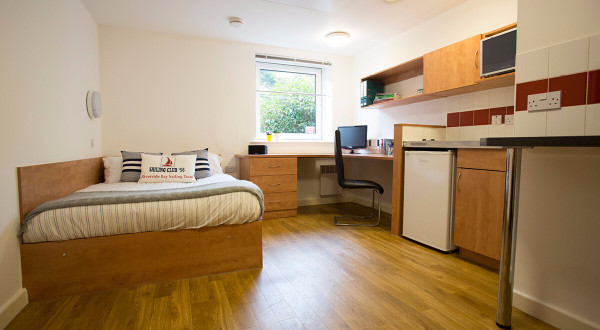 Experience the Best of Student Life: Courtauld Institute of Art Student Housing with Exciting Weekend Social Events