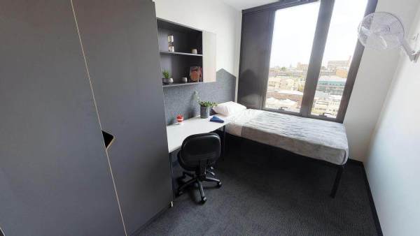 Pros and cons of Birmingham student residence halls,Birmingham student flats with a balcony.