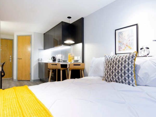 Benefits of living in Plymouth student halls,Price comparison for student flats in Plymouth