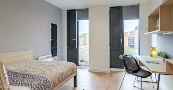 Pros and cons of Exeter student residence halls,Pricing for student flats in central Exeter