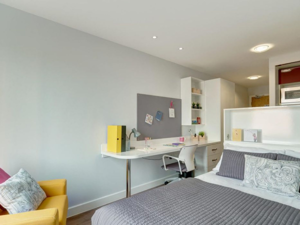 Exploring Ideal Housing Options for Students near Art Districts in Edinburgh