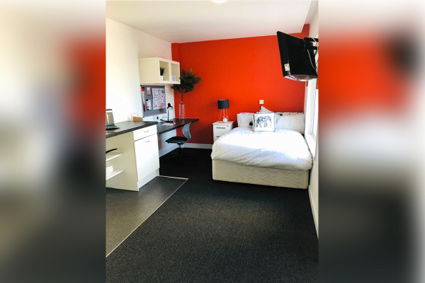 Auckland student accommodation safety features,Are there security guards in Auckland student accommodations?