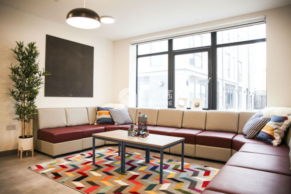 Furnished vs unfurnished student apartments in London,London student flats with a balcony.