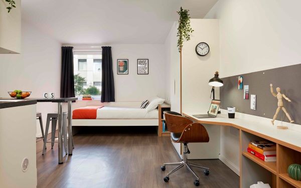 Advantages of en-suite rooms in Stoke student housing,Shared student flat monthly costs Stoke