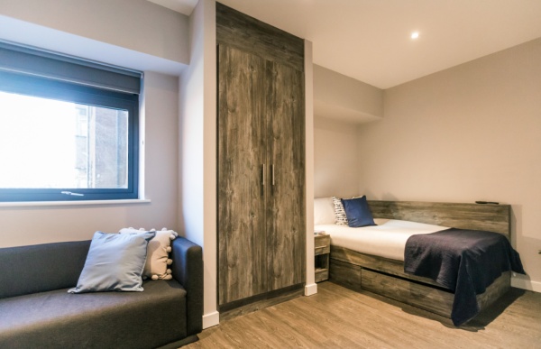 Maintenance requests for London student flats,Low-cost student flats in London