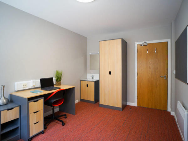 Benefits of living in a Edinburgh student community,Best deals for student accommodation in Edinburgh