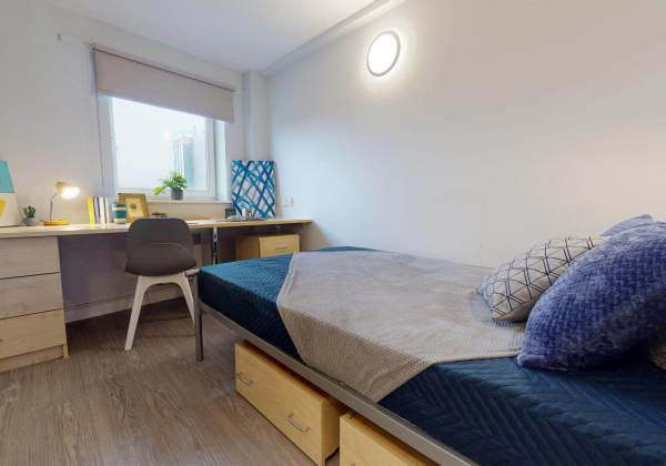 Luxury Living: Furnished Student Apartments with Balconies in Bristol