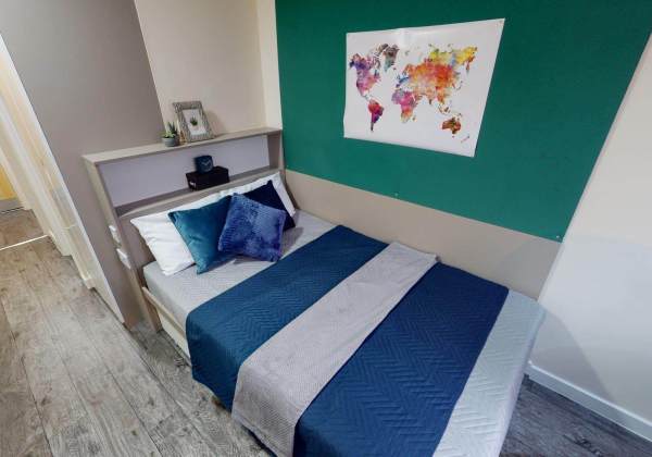 Benefits of living in London student halls,Semester-based student housing prices in London