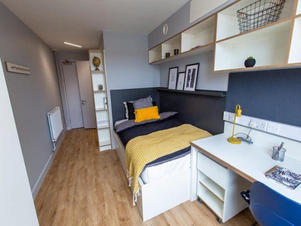 Best time of year to look for student housing in London,Student accommodations with bill-inclusive prices London