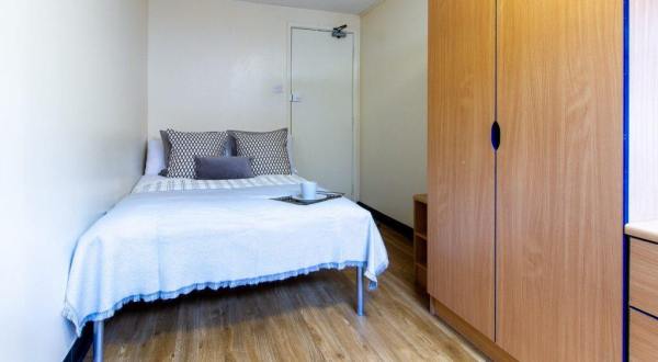 Finding roommates for London student flats,Student accommodations with bill-inclusive prices London