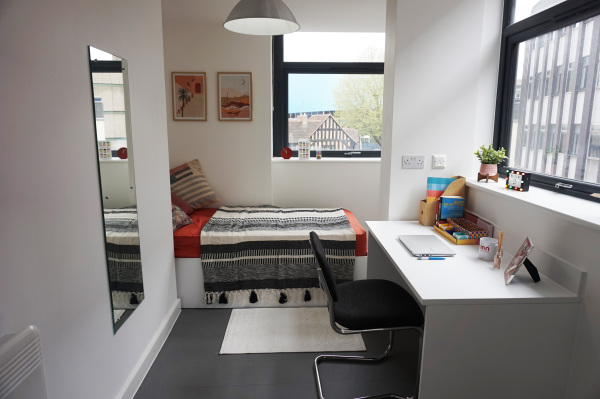 Pros and cons of London student residence halls,Are London student rooms soundproof?