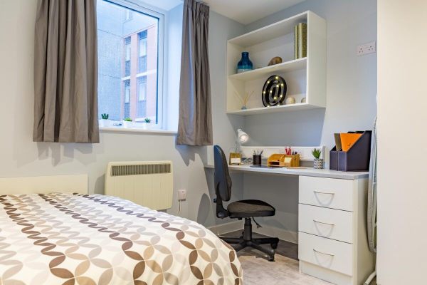 How to rent an apartment in London for students,Price comparison for student flats in London