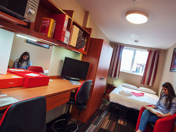 Advantages of en-suite rooms in London student housing,Affordable student studio flats London