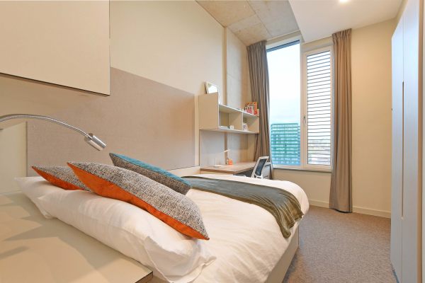 Advantages of en-suite rooms in Derby student housing,Are Derby student rooms soundproof?