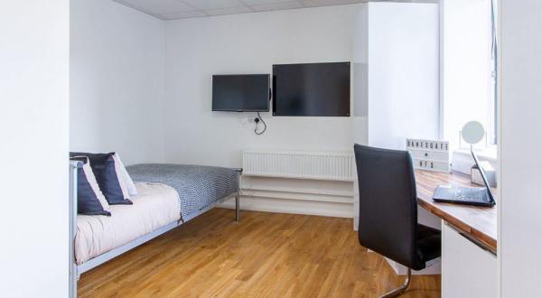 Newcastle-under-lyme student accommodations with gyms or fitness centers,Newcastle-under-lyme student accommodation monthly rent