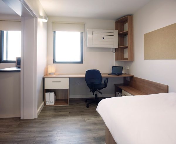 Finding roommates for Leeds student flats,Do Leeds student apartments have air conditioning?