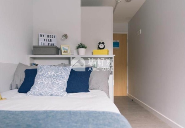 Finding the Closest Student Housing Options to University of Surrey Campus