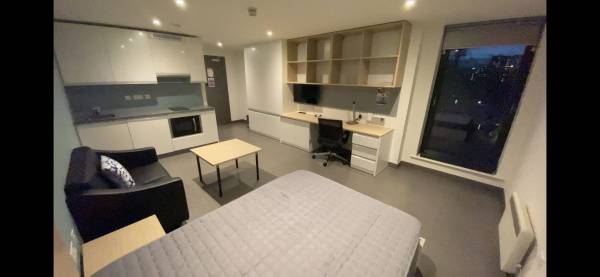 Simplify Your Search: Group Booking for Student Housing near The Manchester College