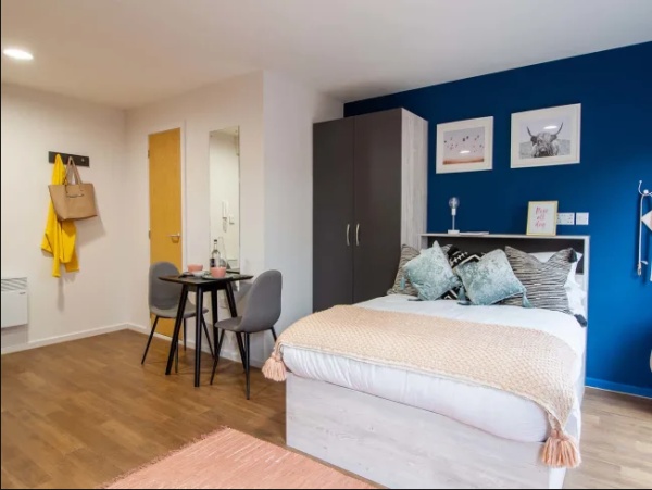 Advantages of en-suite rooms in Brighton student housing,Safe neighborhoods in Brighton for students.