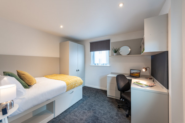 Safe areas in Luton for international students to live,Luton student halls rent prices