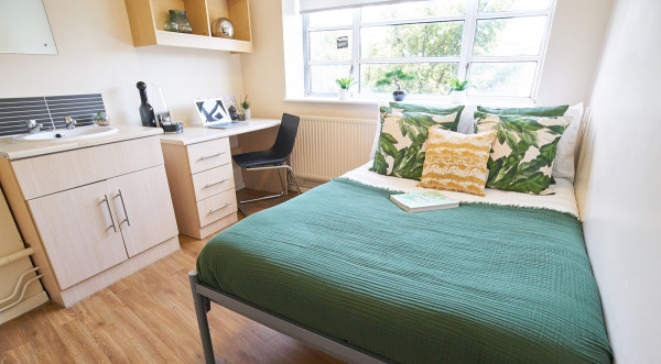 Finding Last-Minute Student Accommodation near NEU: Quick Solutions to Ease Your Worries