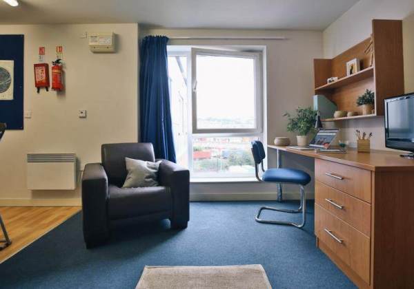 Things to check before signing a lease in Liverpool,Cheap student living in Liverpool city