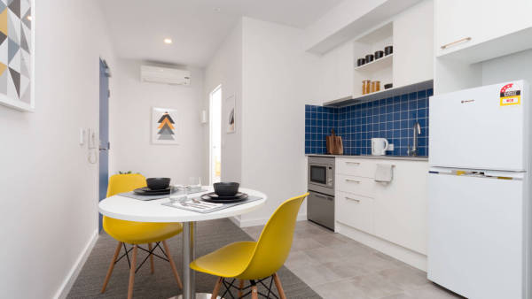 Furnished vs unfurnished student apartments in London,Price comparison for student flats in London