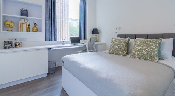 London university campus vs off-campus housing,How comfortable are the beds in London student apartments?