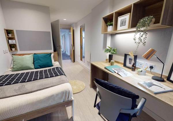 Best time of year to look for student housing in Leeds,Leeds city center student flat rents