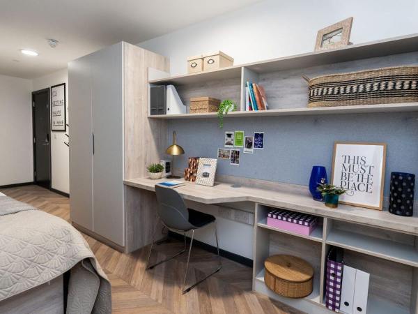 Benefits of living in a London student community,London student housing price range