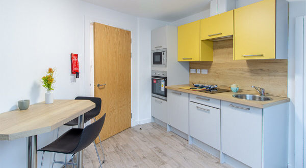 Safe areas in London for international students to live,Low-cost student flats in London