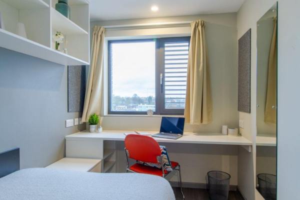 Pros and cons of London student residence halls,London student accommodation within budget