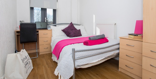 Advantages of en-suite rooms in Sheffield student housing,Yearly student housing lease costs Sheffield