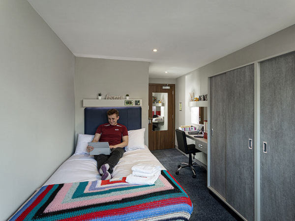 Melborune student accommodation contracts explained,Do Melborune student apartments have air conditioning?