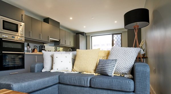 Maintenance requests for London student flats,Price range for student penthouses in London