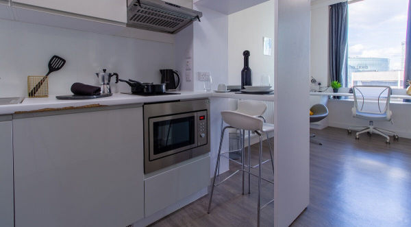 Things to check before signing a lease in London,Cost of student accommodation near London tube stations