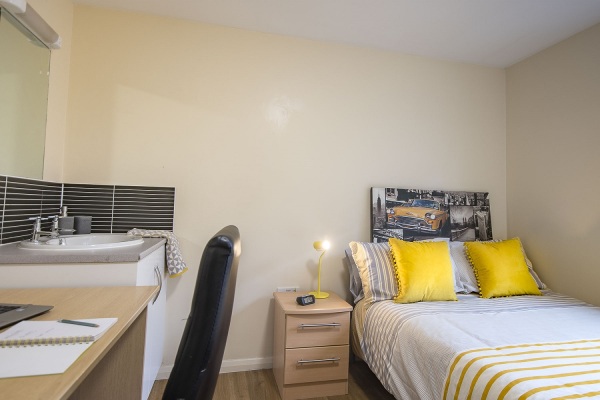 Portsmouth university campus vs off-campus housing,Student shared apartments Portsmouth pricing