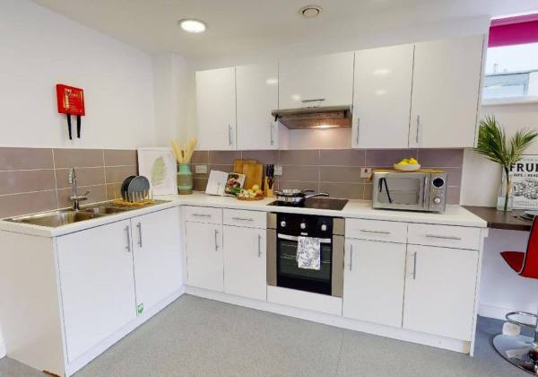 Furnished vs unfurnished student apartments in London,Discounted student accommodation London