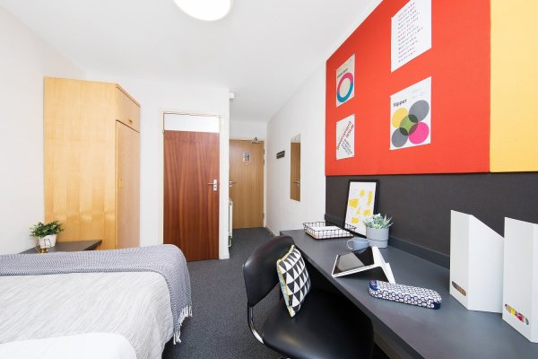 Things to check before signing a lease in Sheffield,Yearly student housing lease costs Sheffield