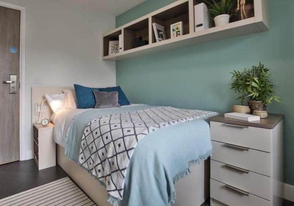 Renewing or ending a student housing lease in London,Pricing for student flats in central London