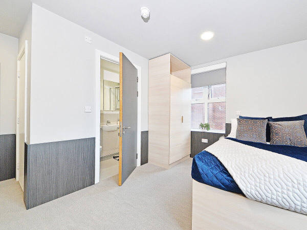 Benefits of living in Derby student halls,Pricing for student flats in central Derby