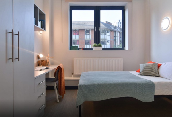 London student accommodation near top universities,Yearly student housing lease costs London