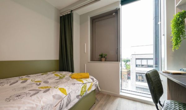 Shared student apartments in Liverpool pros and cons,Liverpool student housing early bird discounts