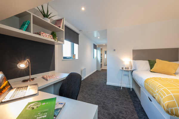 How to find reliable landlords in Salford,Salford student housing early bird discounts